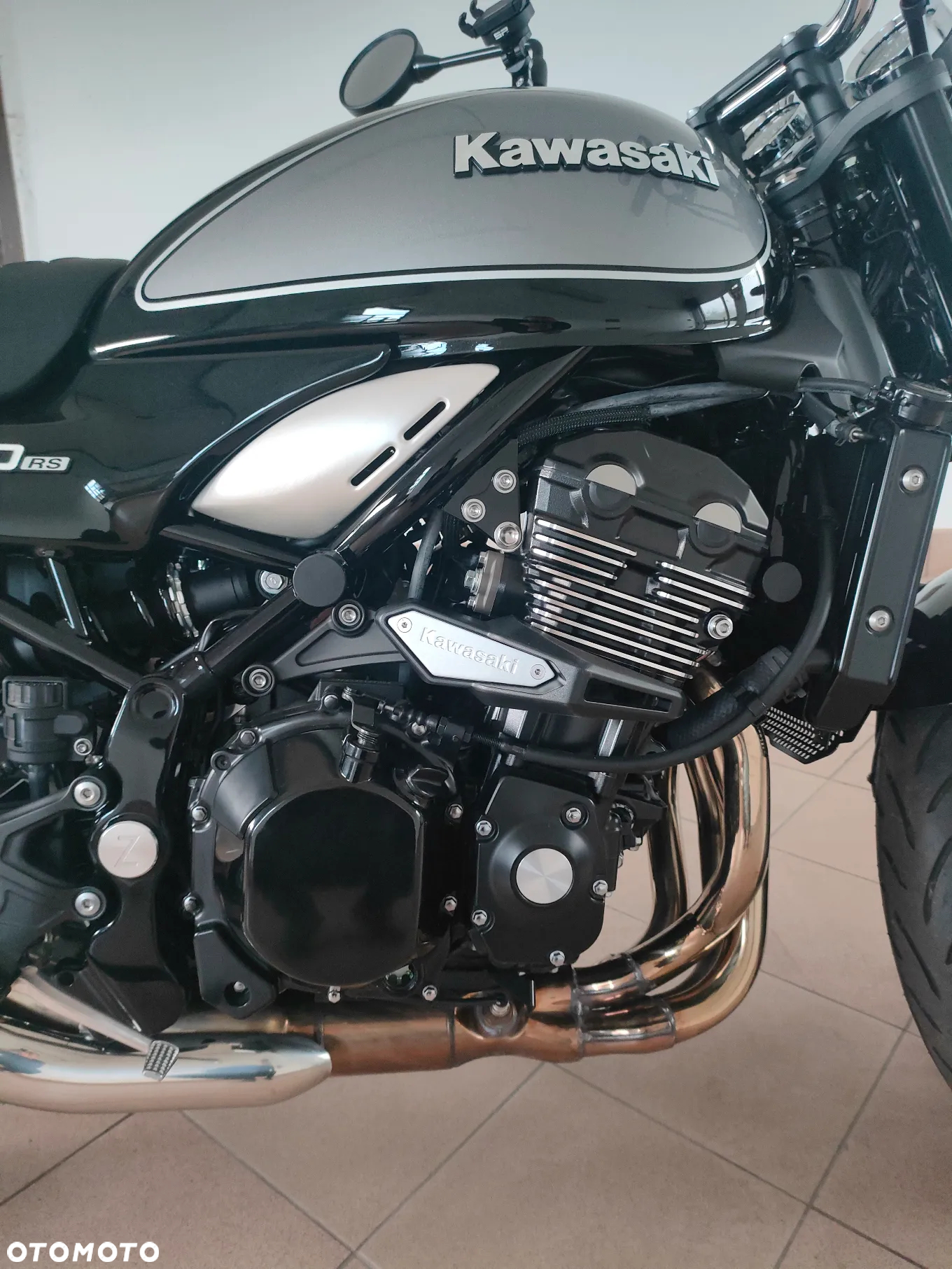 Kawasaki Z 900 RS - 4