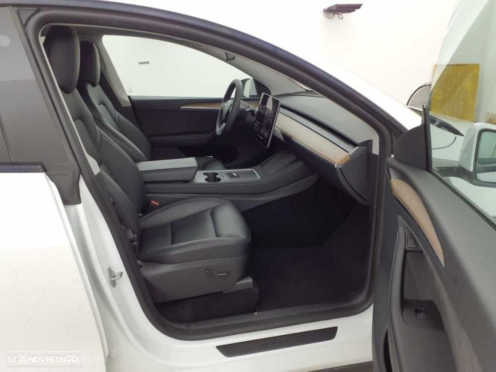 Tesla Model Y Long Range Dual Motor AWD - 6