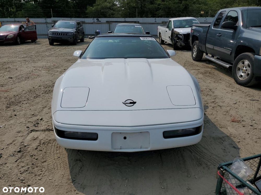 Chevrolet Corvette - 2