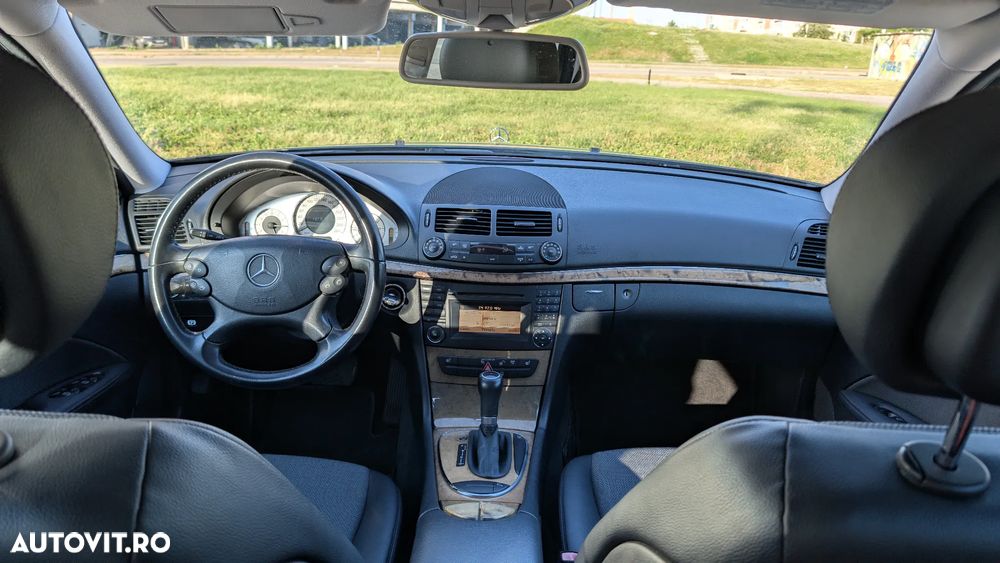 Mercedes-Benz E - 12