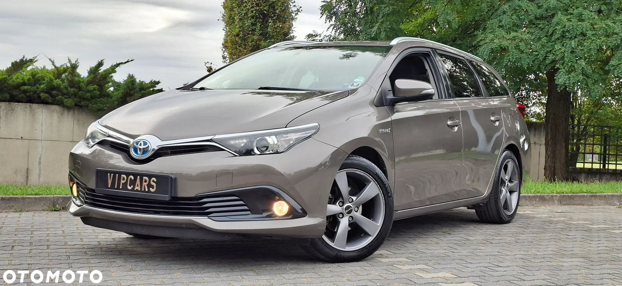 Toyota Auris 1.8 VVT-i Hybrid Automatik Touring Sports Executive - 1