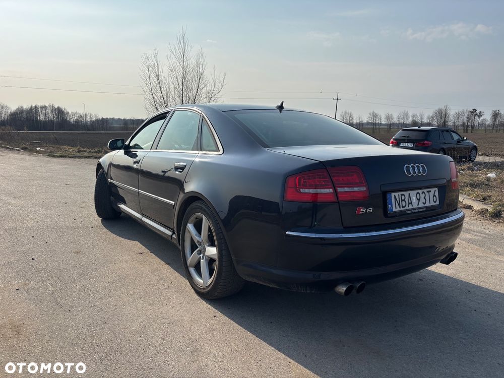 Audi A8 4.2 Quattro - 2