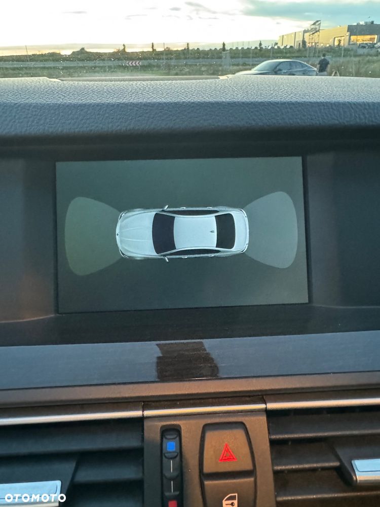 BMW Seria 5 523i Touring - 34