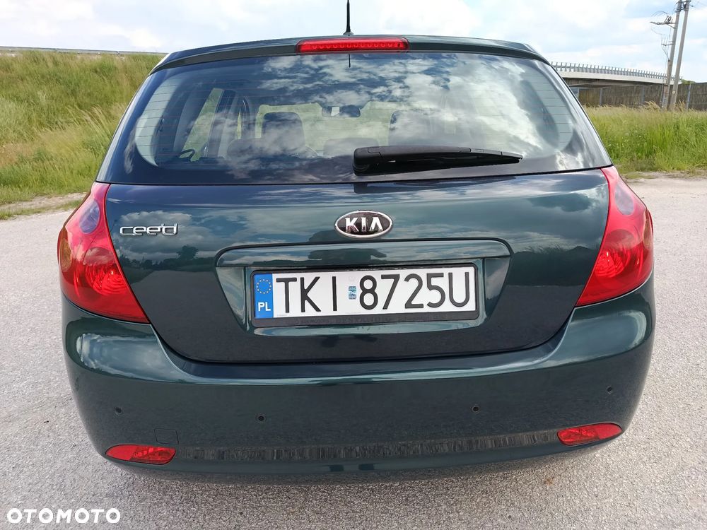 Kia Ceed - 11