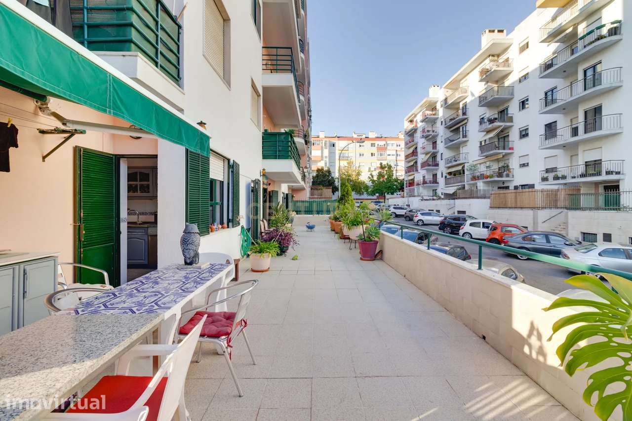 Apartamento T4 | 130 m² | Logradouro privativo com 70 m² | Garagem box - Grande imagem: 2/35