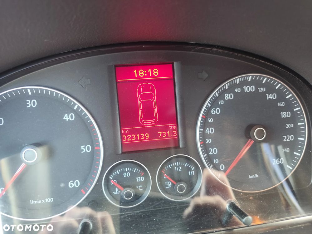 Volkswagen Touran 2.0 TDI DPF Highline DSG - 16