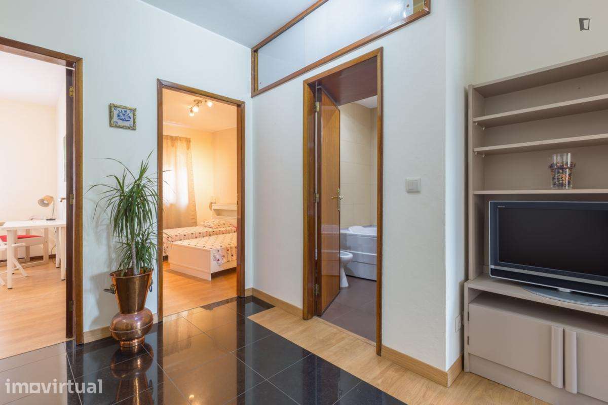 Quarto - localizado em Rio Tinto Porto - Grande imagem: 2/26