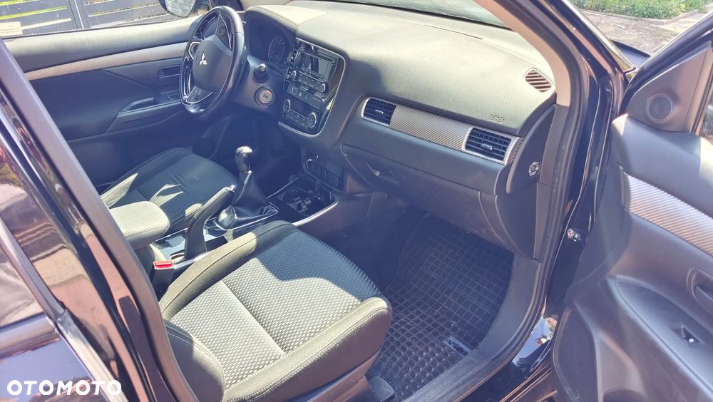 Mitsubishi Outlander 2.0 Invite + 2WD - 9