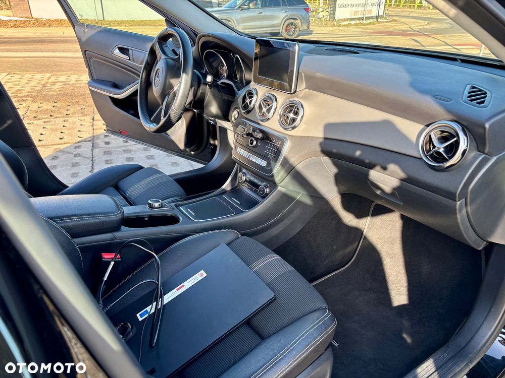 Mercedes-Benz GLA 200 7G-DCT - 9