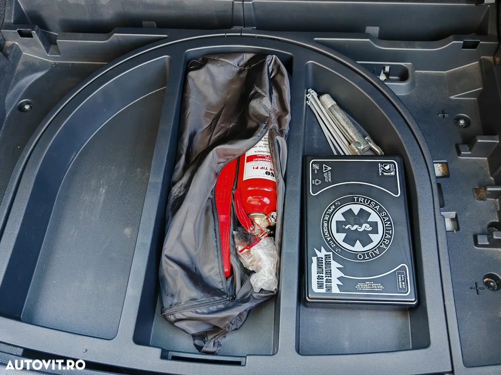 Toyota Auris 1.3 Dual VVT-i Terra - 29