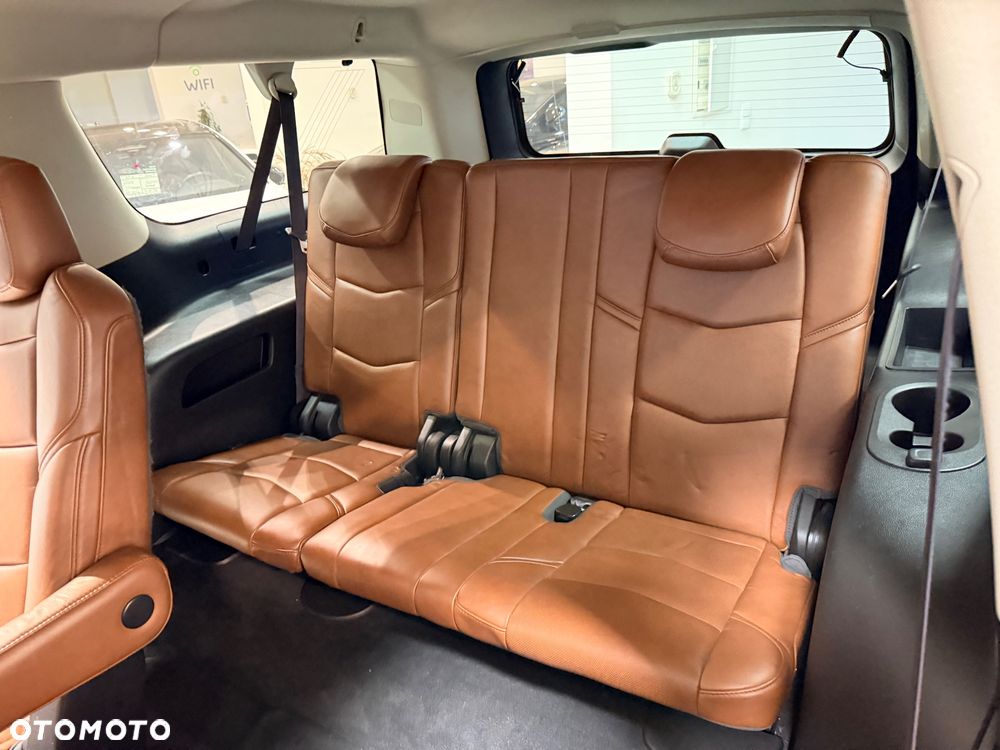 Cadillac Escalade - 32