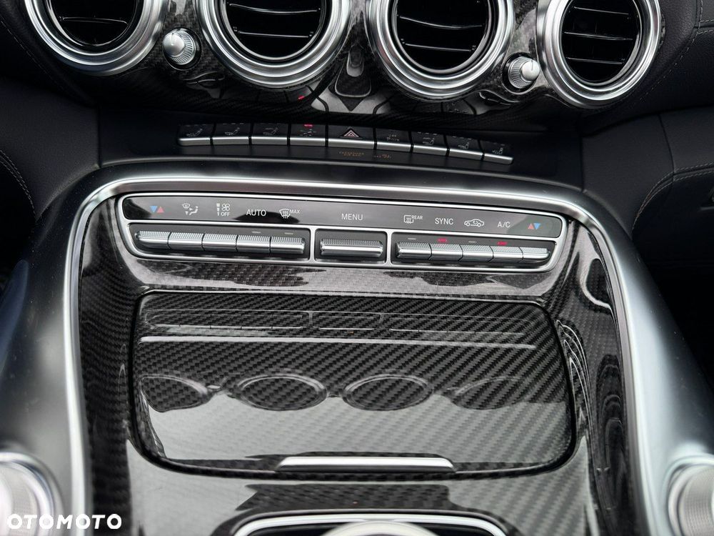 Mercedes-Benz AMG GT - 40