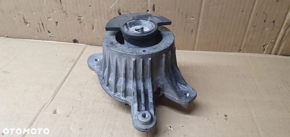 Łapa poduszka silnika Mercedes E-Klasa W213 3.0 CDI A2132402500 - 3