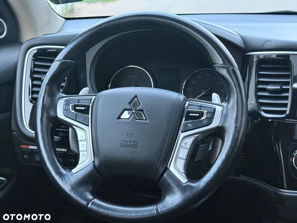Mitsubishi Outlander 2.0 4WD Top - 28