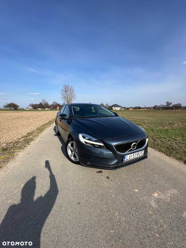 Volvo V40 D2 Drive-E Momentum - 1