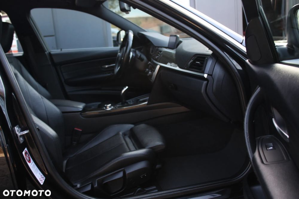 BMW Seria 3 328i Sport-Aut Luxury Line - 30