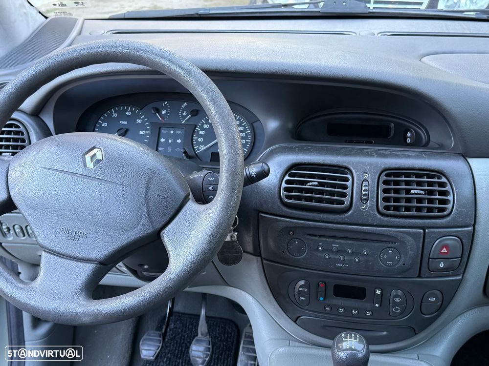 Renault Scénic 1.4 16V Conquest - 11