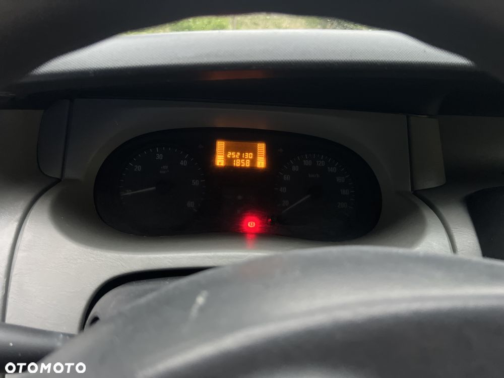 Opel Vivaro 2.5 CDTI L2H1 - 11