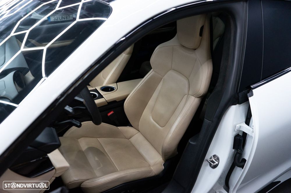 Porsche Taycan Turbo - 31