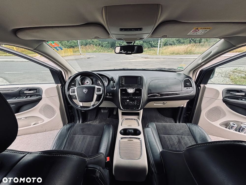 Lancia Voyager 2.8CRD Platinum - 14