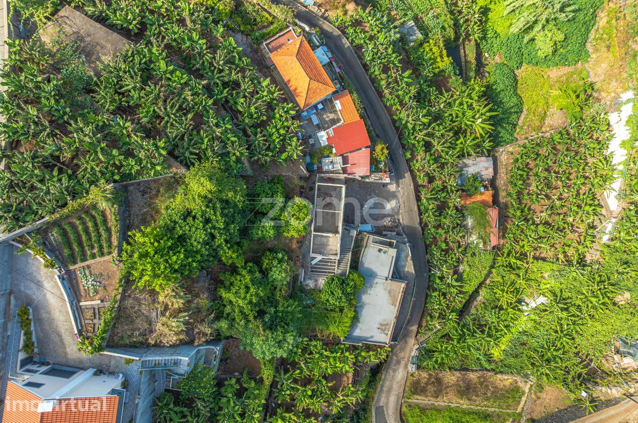 Moradia para recuperar com projeto de ampliação -Camara de Lobos