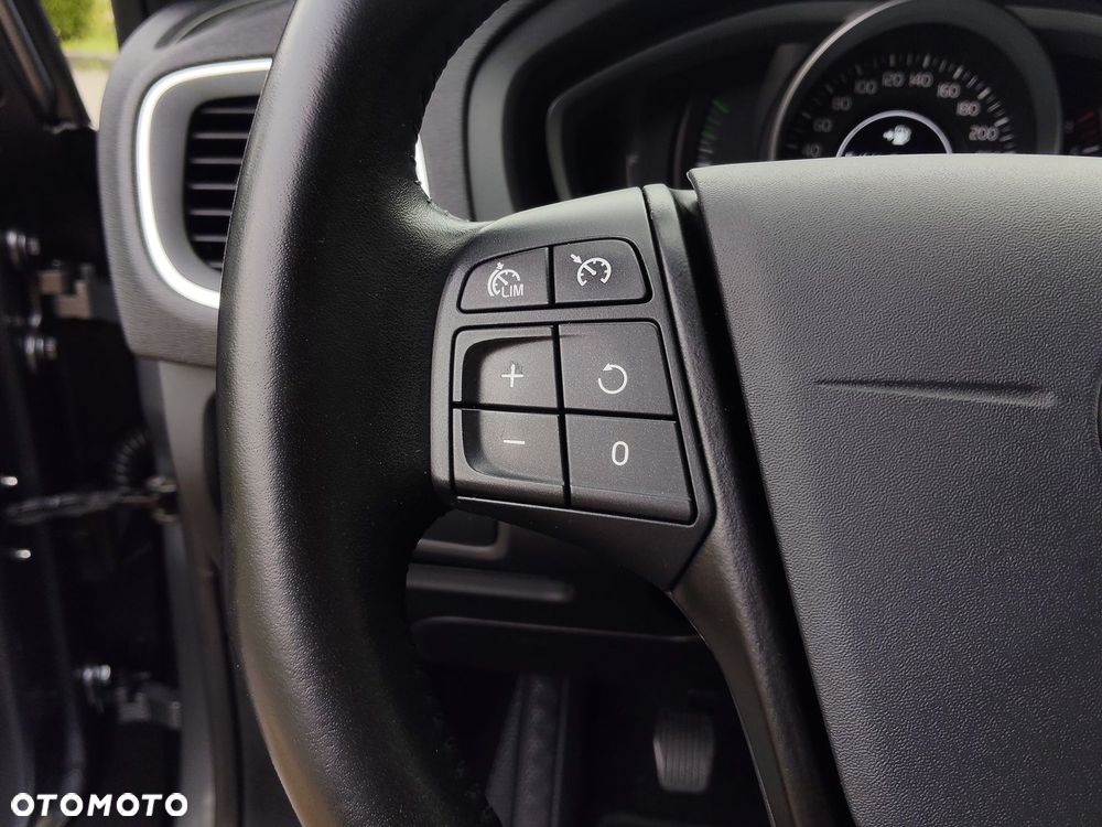 Volvo V40 T2 Momentum - 29