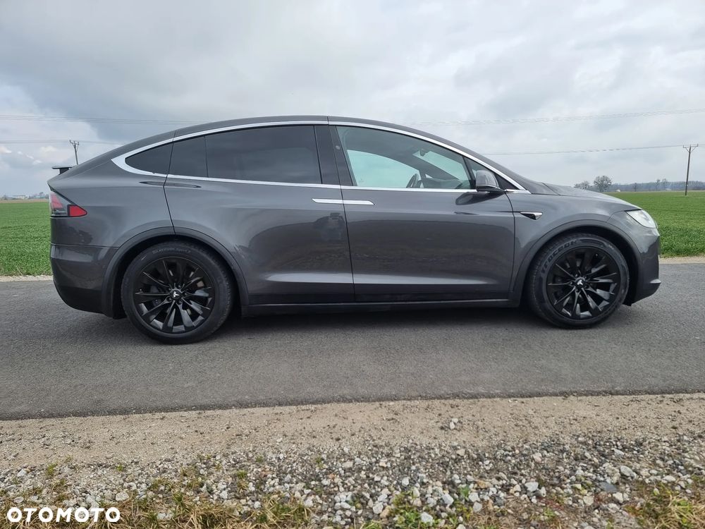 Tesla Model X - 3