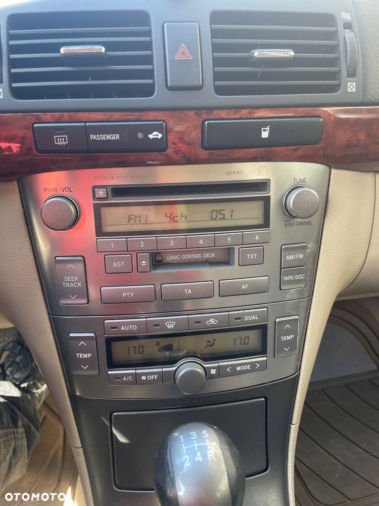 Toyota Avensis 2.0 VVT-i High - 14