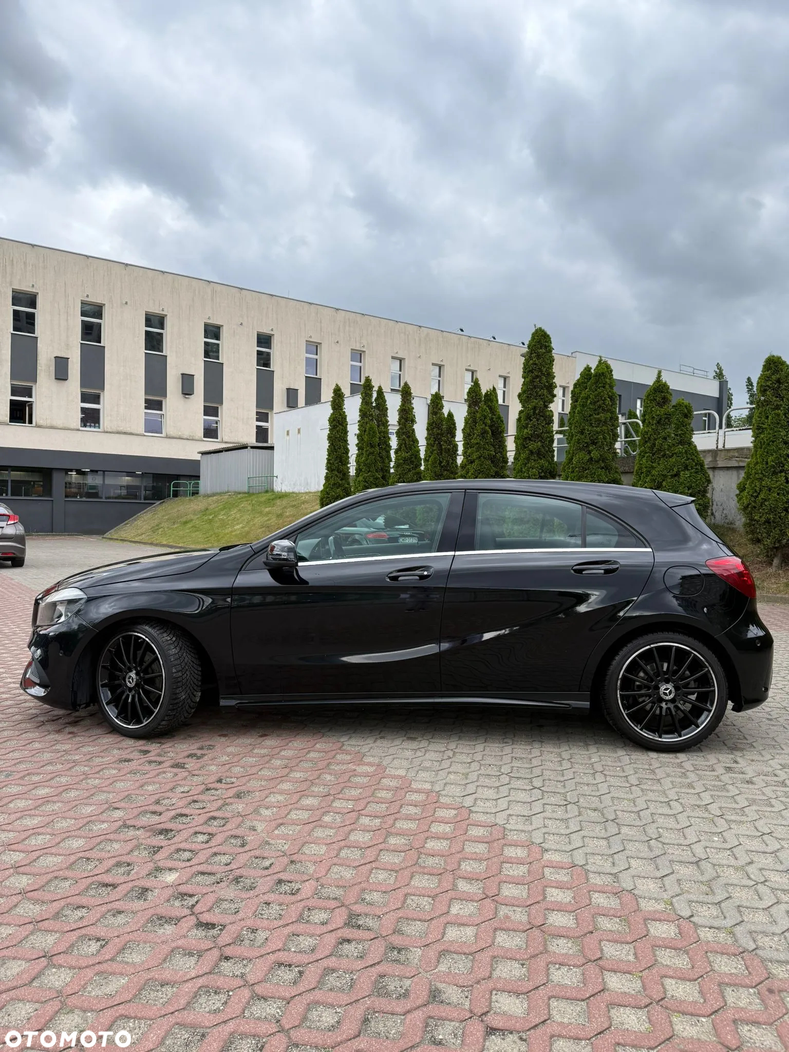 Mercedes-Benz Klasa A 180 7G-DCT AMG Line - 3