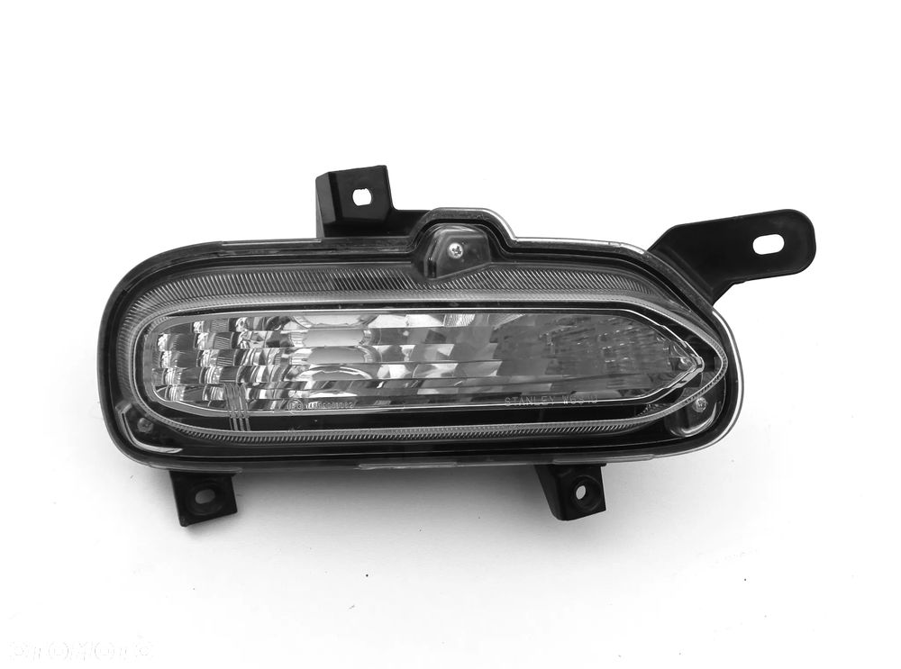 SUZUKI S-CROSS 2022 - Lampa R kierunkowskaz w zderzak S CROSS ORYGINAŁ OE - 10