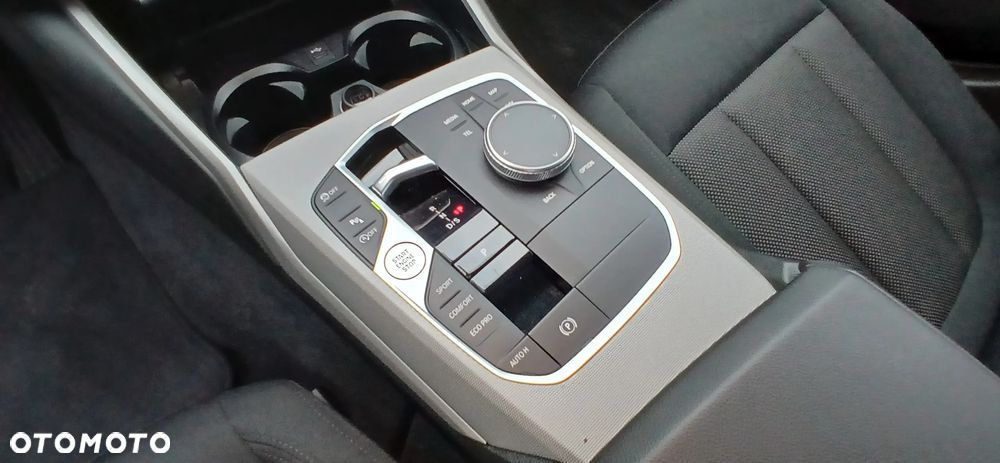 BMW Seria 3 320i Touring Advantage - 18