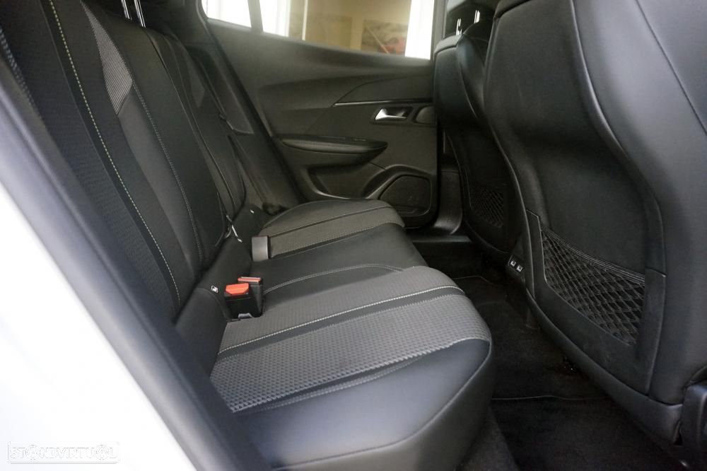 Peugeot 2008 1.2 PureTech GT - 4