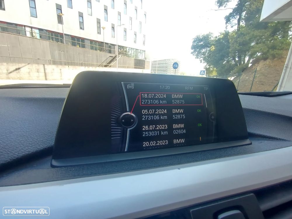 BMW 318 d Sport Line - 30