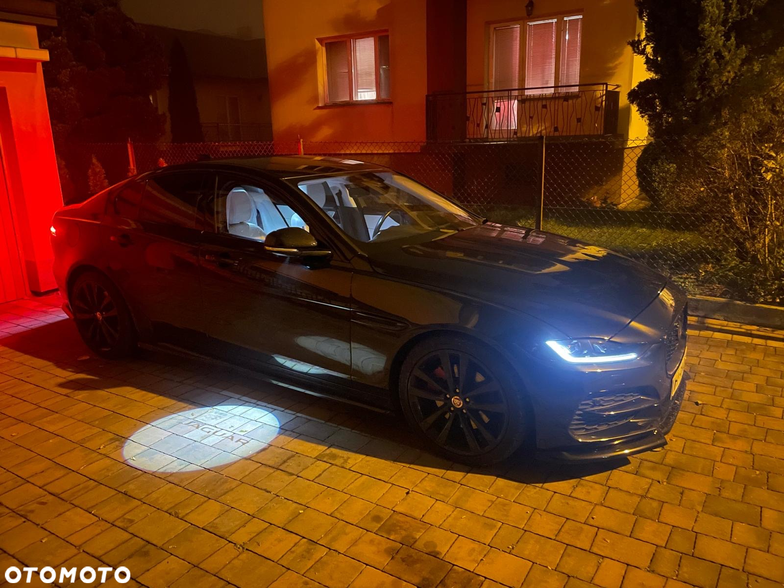 Jaguar XE 2.0 D180 HSE - 5