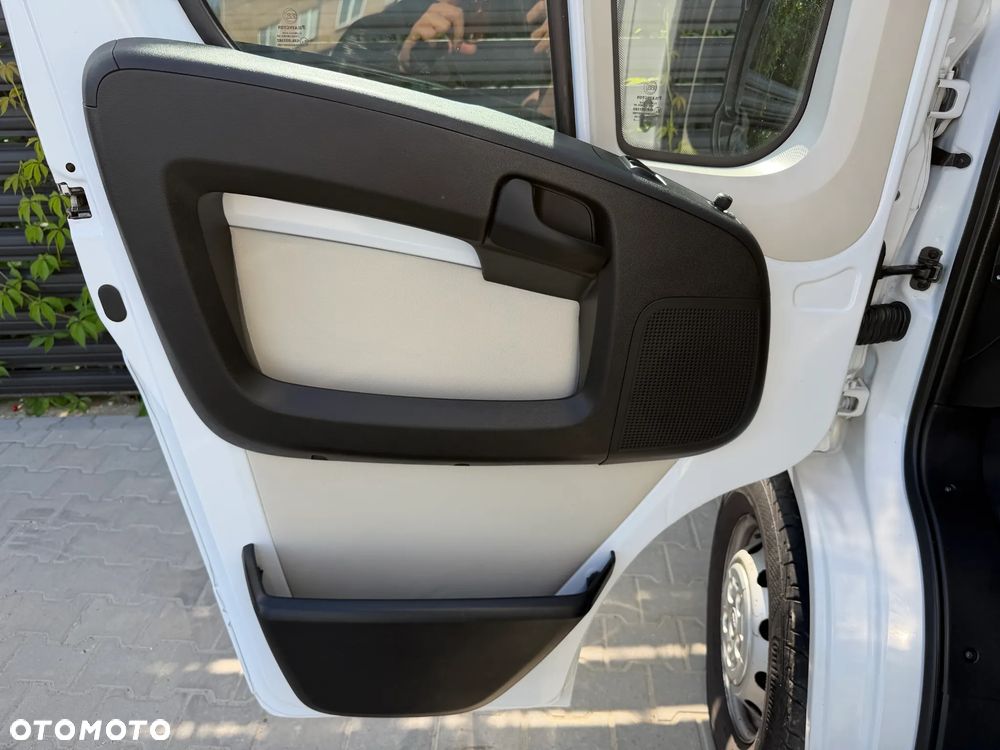 Fiat DUCATO 2.3 MultiJet 150KM Euro-6 IZOTERMA WINDA PALFINGER UDT do 2028r Poduszki zawieszenia tył pneumatyczne! + Kompresor DMC:3.5t Ładowność 950kg KONTENER DRZWI tył Skrzydłowe + Drzwi BOCZNE Spoiler - Owiewki boczne kabiny TUV Thuringen ISO , Tempomat, Klimatronik i więcej.. - 10
