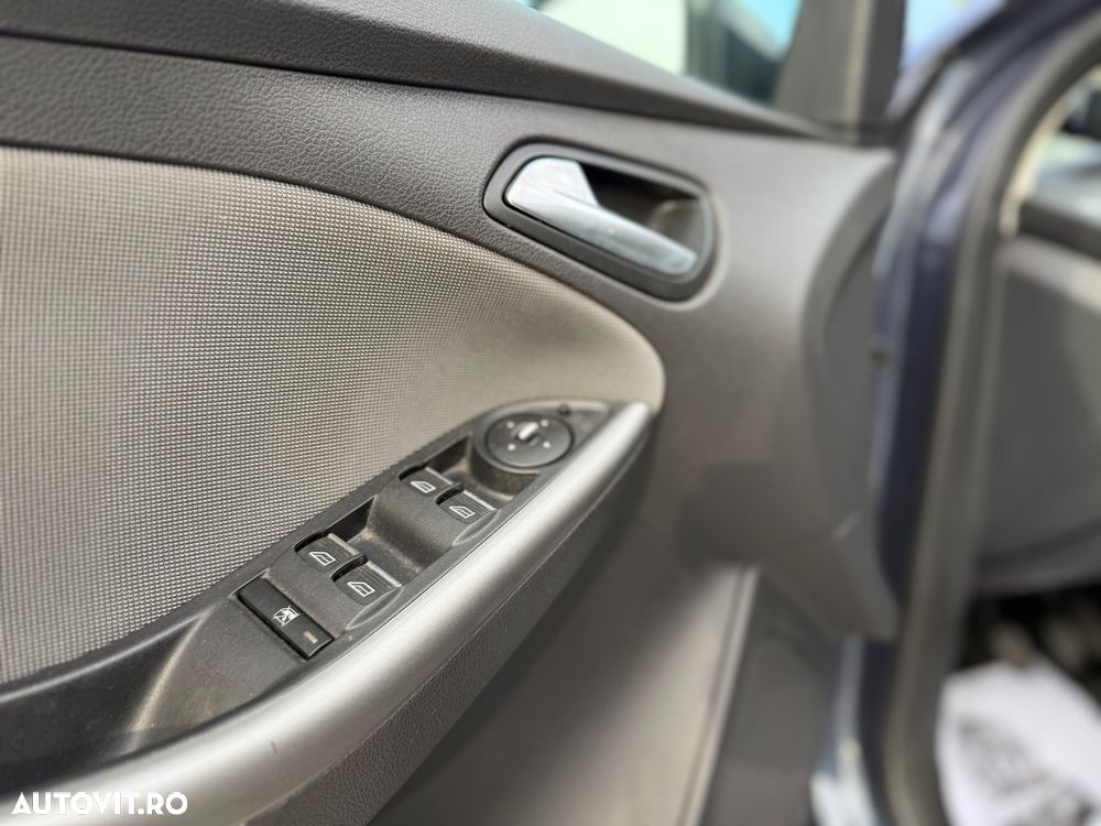 Ford Focus Turnier 1.6 TDCi DPF Titanium - 14