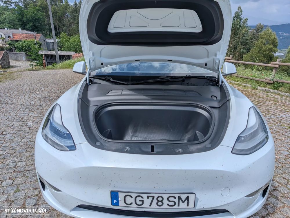 Tesla Model Y Long Range Dual Motor AWD - 9