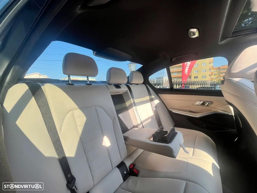 BMW 330 e Pack Desportivo M Auto - 23
