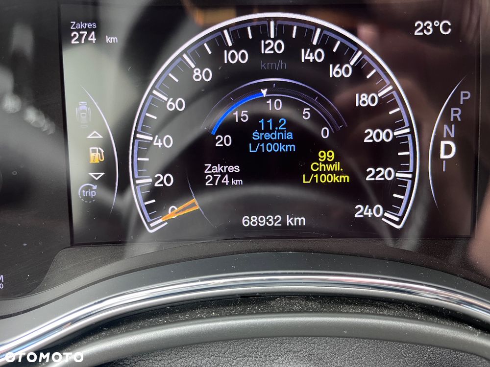 Jeep Grand Cherokee - 32