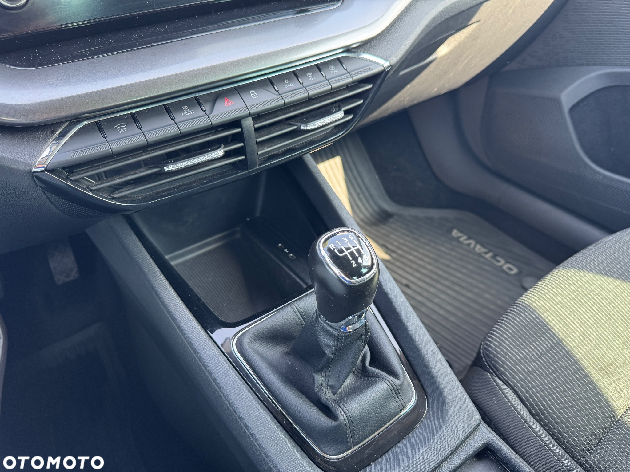 Skoda Octavia 1.5 TSI ACT Ambition - 10