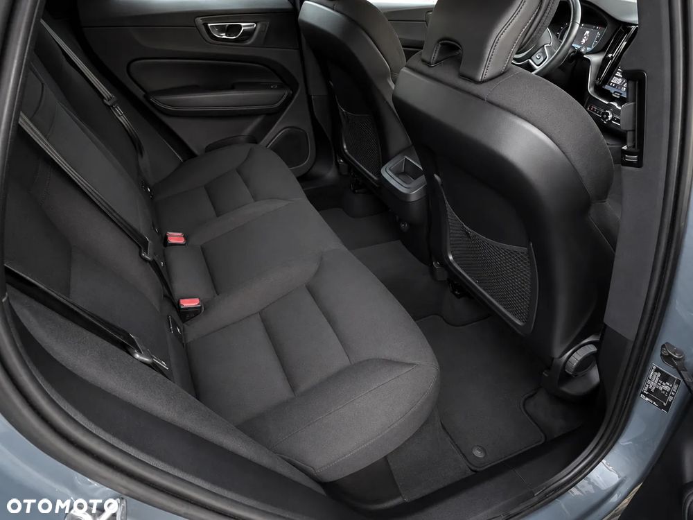 Volvo XC 60 B4 D AWD Momentum Pro - 19