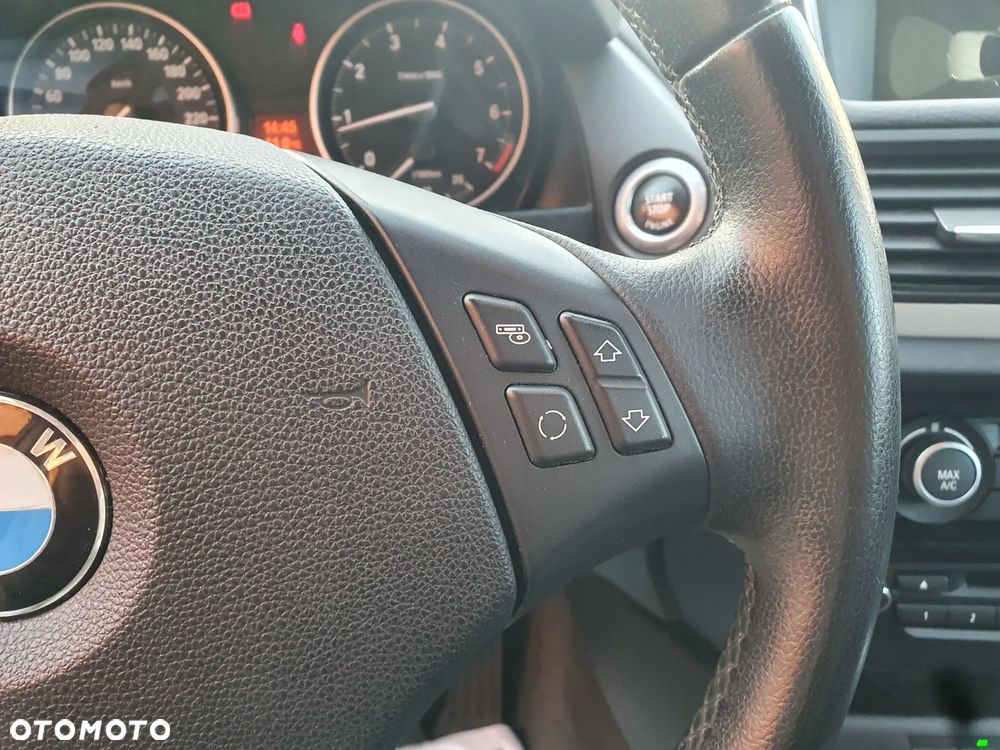 BMW X1 sDrive18i - 18