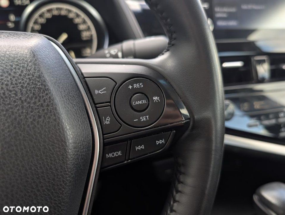 Toyota Camry - 17