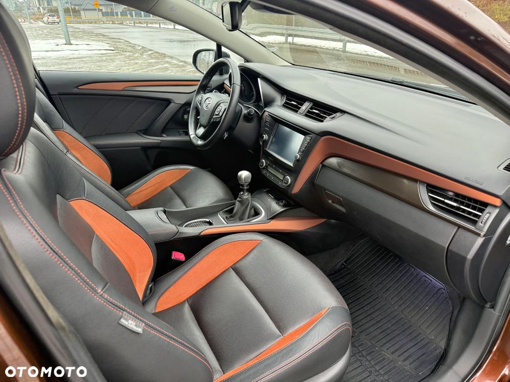 Toyota Avensis Touring Sports 1.8 Executive - 32