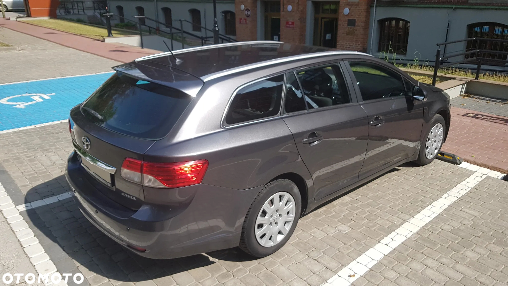 Toyota Avensis 2.0 D-4D Luna - 4