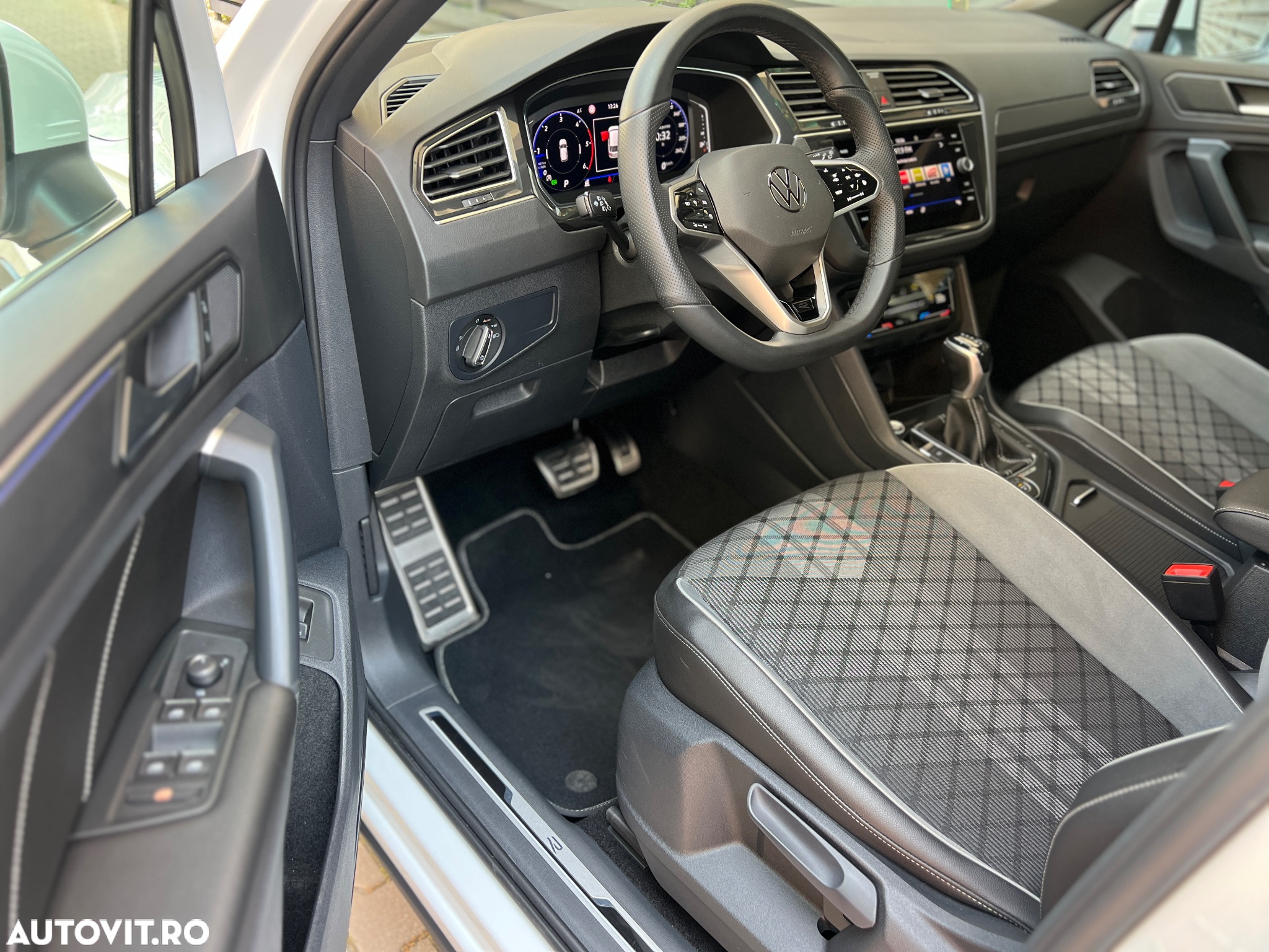 Volkswagen Tiguan Allspace 2.0 TDI SCR 4Motion DSG R-Line - 17