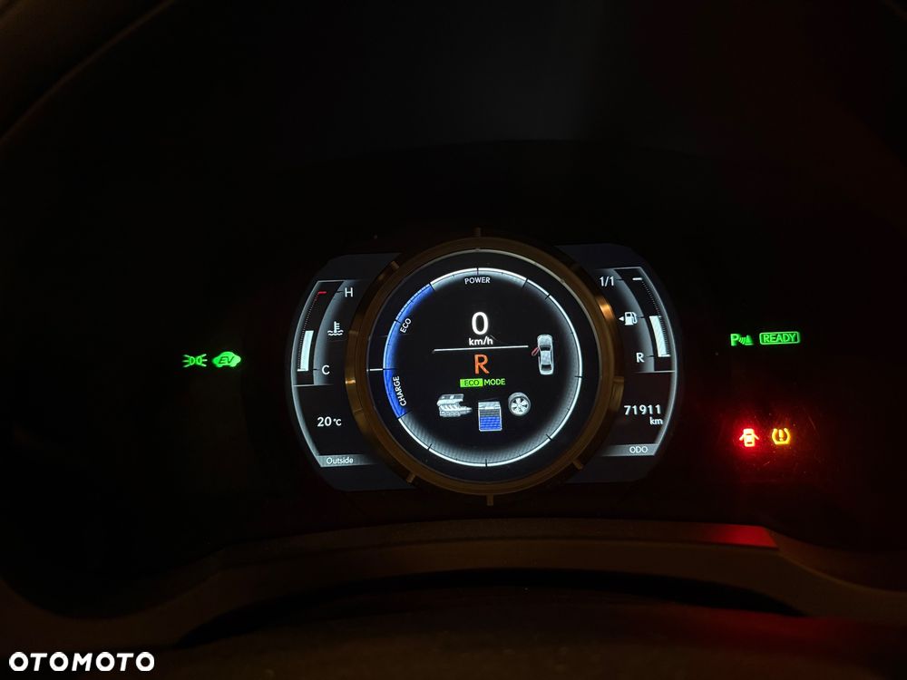 Lexus IS 300h F Sport - 16