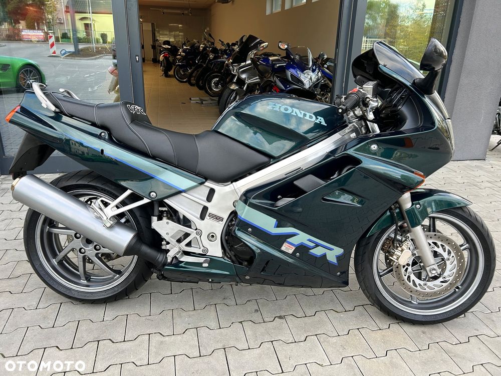 Honda VFR - 4