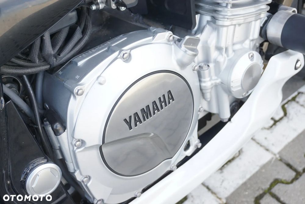 Yamaha XJR - 8