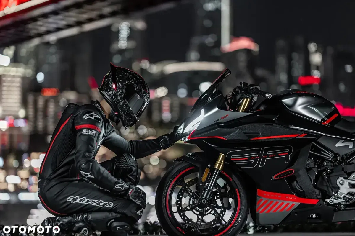 CFMoto SR - 4